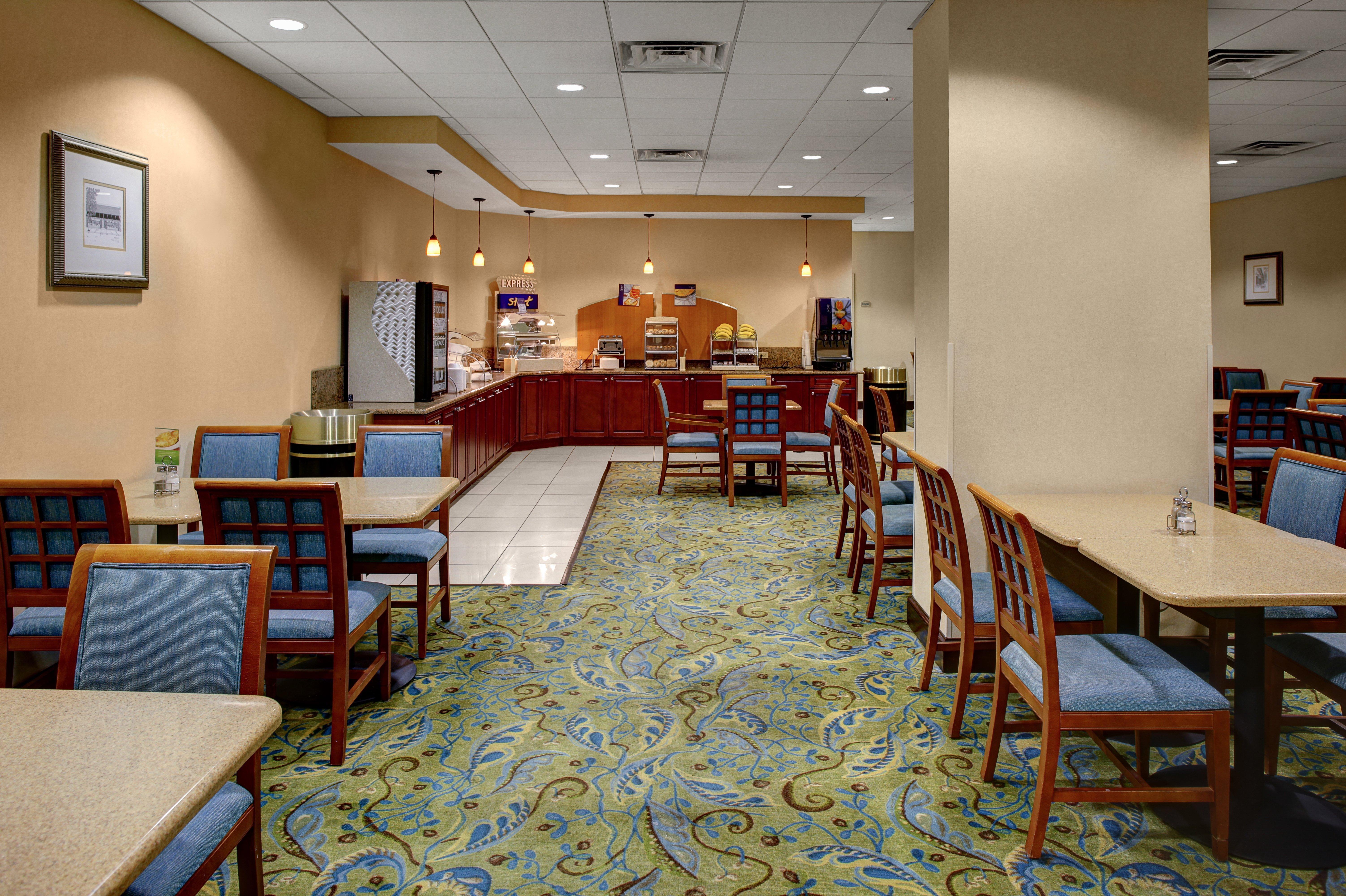Holiday Inn Express - Richmond Downtown By Ihg Bagian luar foto