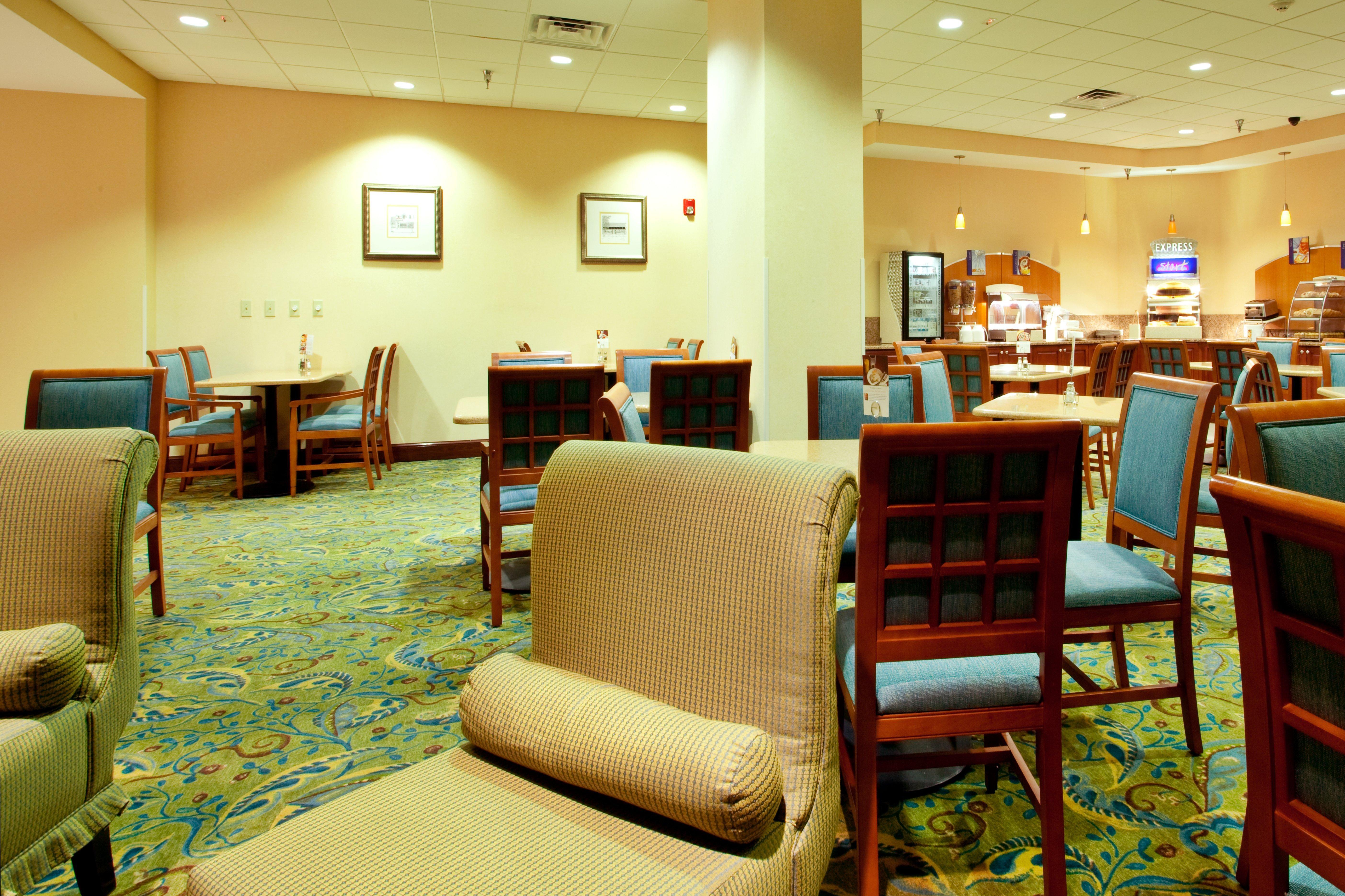 Holiday Inn Express - Richmond Downtown By Ihg Bagian luar foto